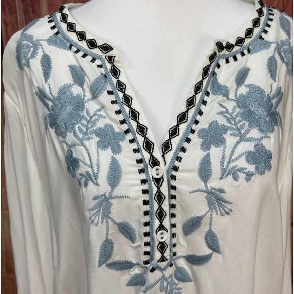 C&C California white and blue floral embroidery boho flowy women’s blouse 1X - Picture 10 of 17
